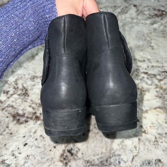 Cliffs by White Mountain Black Matte Terry Heeled Wedge Bootie Size 9.5M - Picture 10 of 12